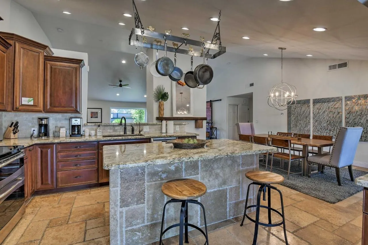Scottsdale Oasis With Outdoor Bar And Pool! Villa